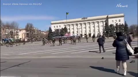 Russian forces target protesters in Kherson