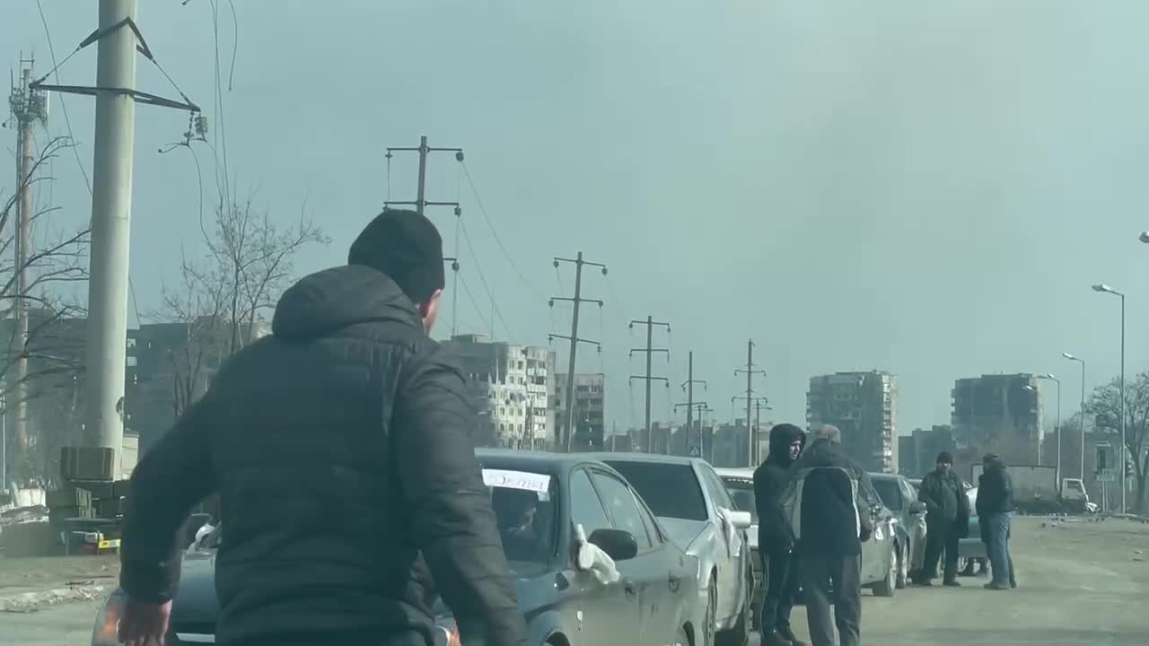 Refugees leaving Mariupol