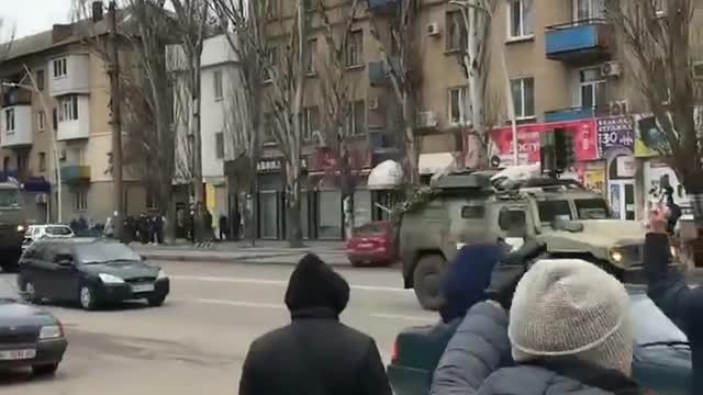 This is how the Ukrainians receive the Russian invaders in the town of #Metropol.