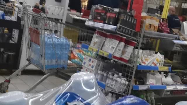 Al supermercato senza mascherina