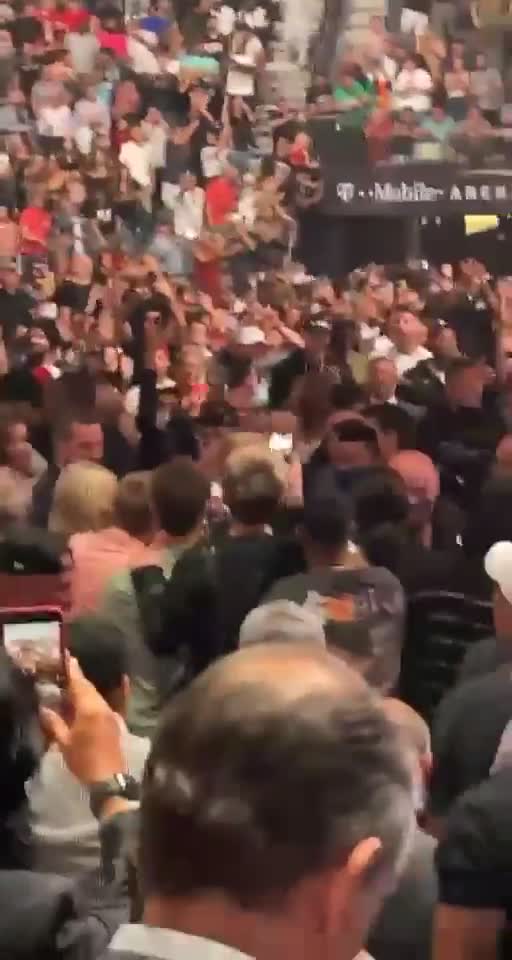 45th President Trump arrives on the floor at #UFC264