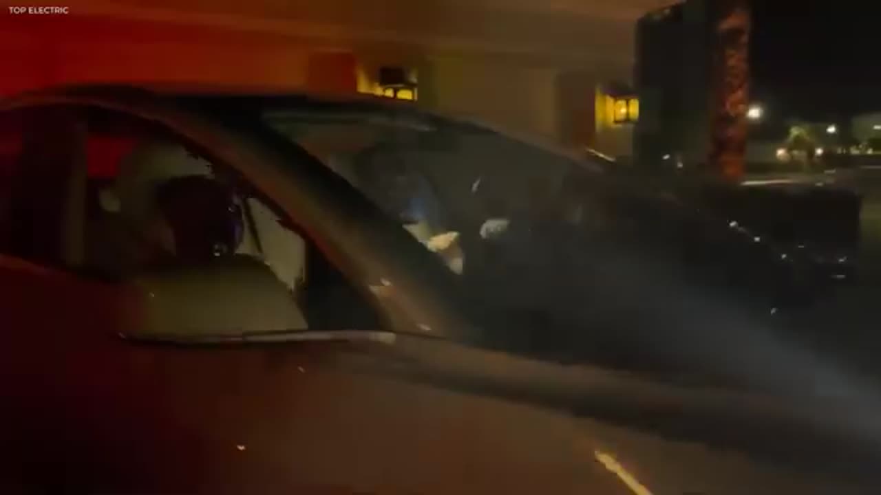 Huge Difference Between Boston Dynamics and Tesla Robotics