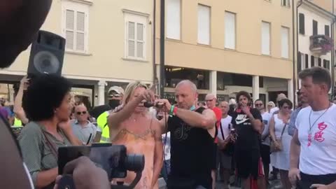 Infermiera rivela i crimini dei vaccinatori