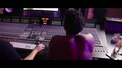 Jason Derulo & Jawsh 685 - Savage Love (Studio Music Video)