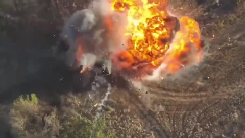 😲 Destruction of two Russian armoured vehicles at once.