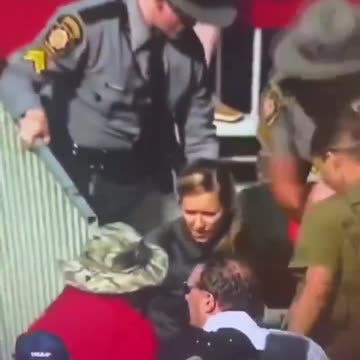 Atentado terrorista contra Trump| Evacuación de una persona herida grave