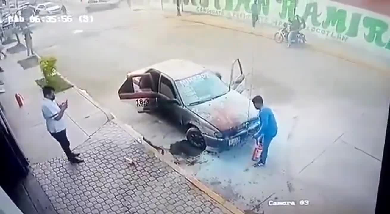 Taxi catches fire after Mechanical issue