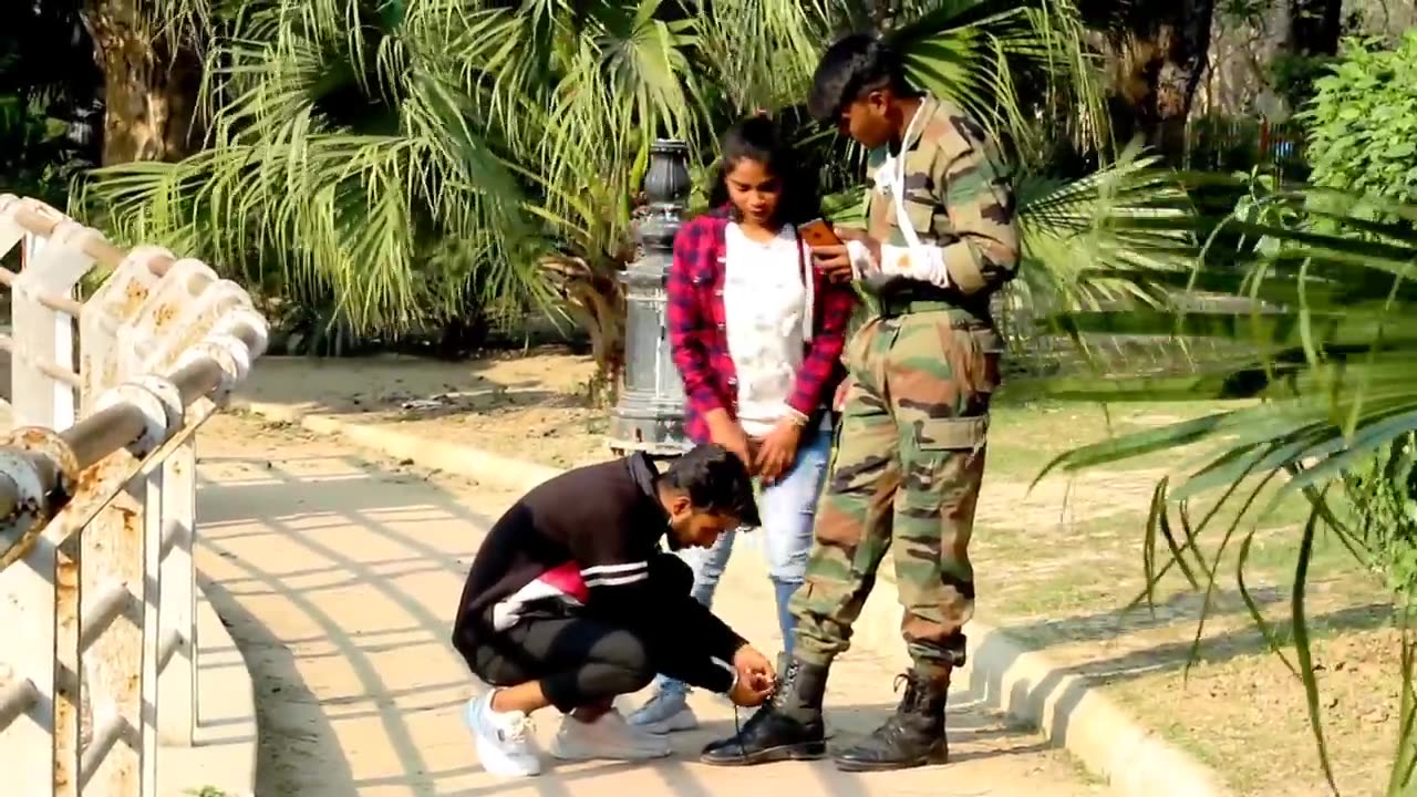 AN INJURED SOLDIER PEOPLE HELP OR NOT || A SOCIAL EXPERIMENT || ARMY PRANK IN INDIA Diary of vipin