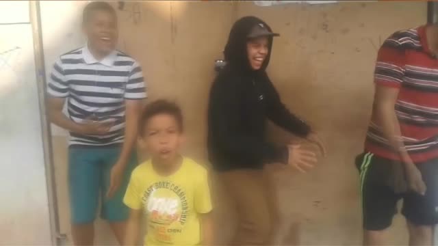 PARÓDIA - BAILE DE FAVELA - PARTE 1