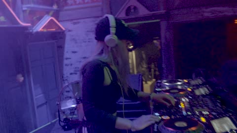 Dj Üs @ Meow Wolf
