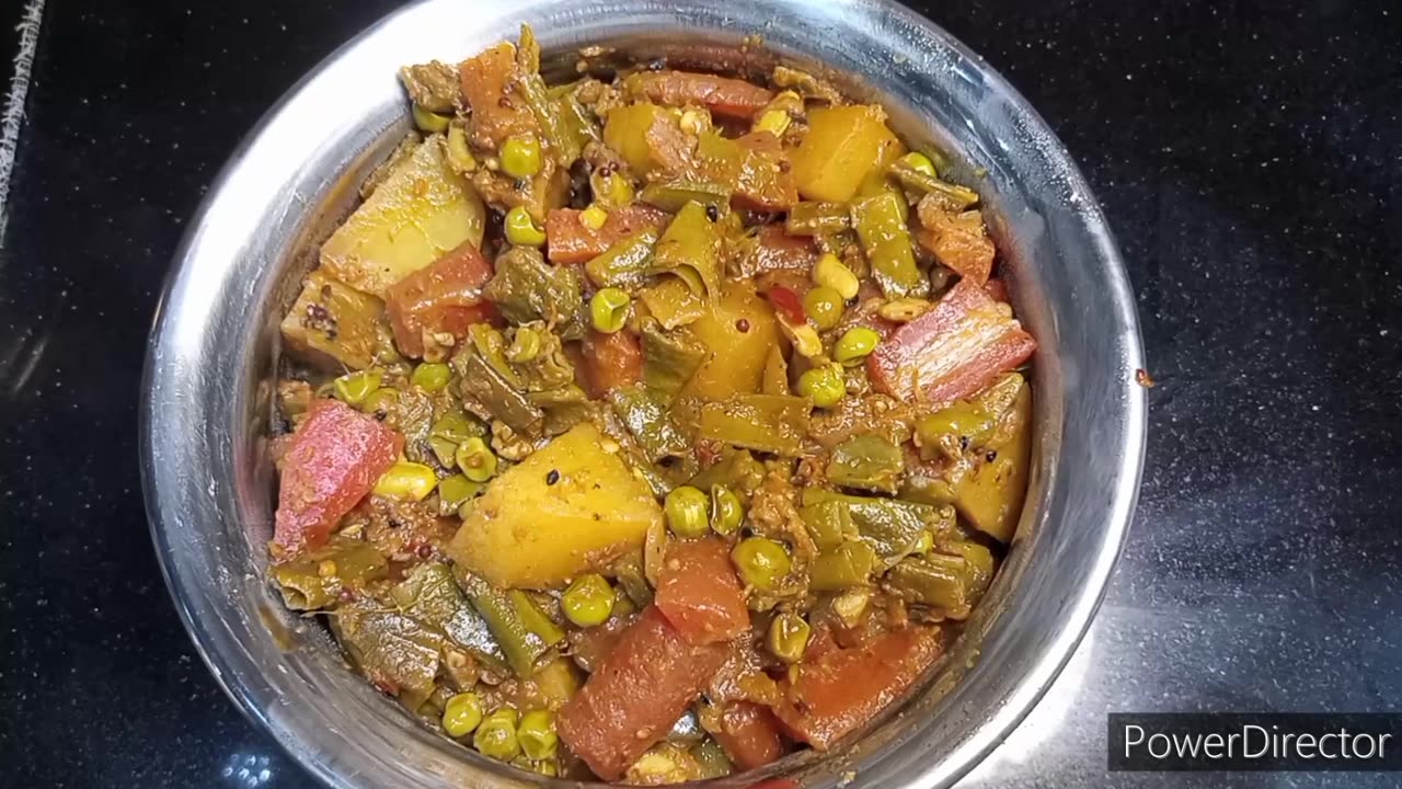 Aloo Matar Gajer ki Recipe,