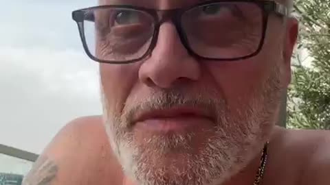 SCUSSATE L’IGNORANZIA, sapete a me non piace la pollitica dei servi, ma la domanda nasce spontanea… Ma se la Meloni va a Bruxelles a Roma chi c’è rimane al posto suo? Tajani, Matteo o governo tecnico? Sarò gnurant ma non capisco… E poi PECCHÈ l