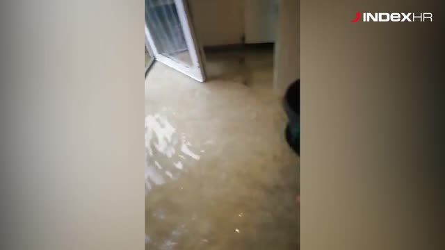 Kiša poplavila stan u Zagrebu