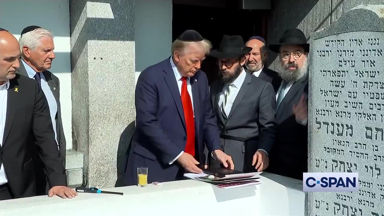 Trump & Ben Shapiro Pray At The Ohel Of The Lubavitcher Rebbe