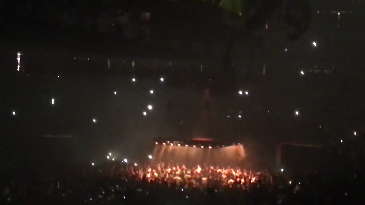 Kanye West - RANTS THEN LEAVES AFTER BARELY 3 SONGS [Live @ Sacramento, 11/19/2016]