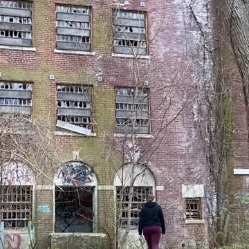 WOULD YOU EXPLORE THIS BUILDING?