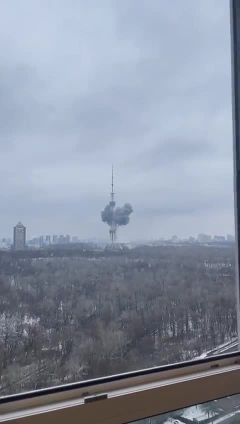 #Ukraine 🇺🇦: the TV tower of #Kyiv was hit moments ago.