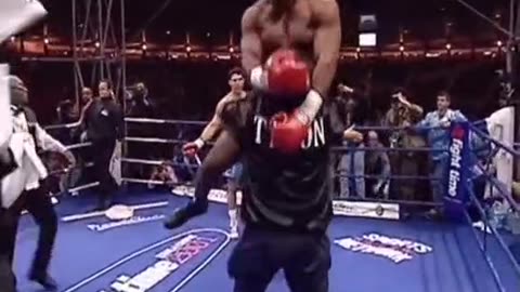Mike Tyson vs Lou Savarese 2000.