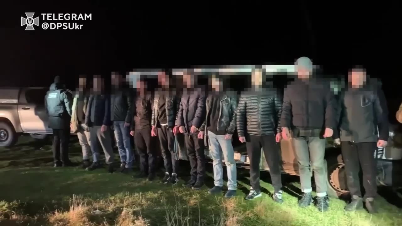 Ukrainian border guards detained evaders on the bank of the Dniester.