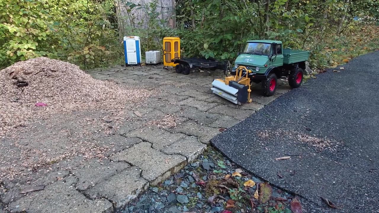 Unimog 406 Giant Scale 1/8 Model with Sweeper attachment