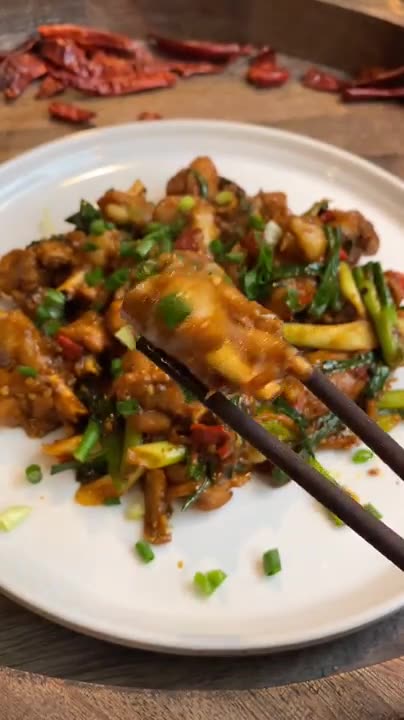 Alligator Stir Fry with Chilies 辣炒鳄鱼肉