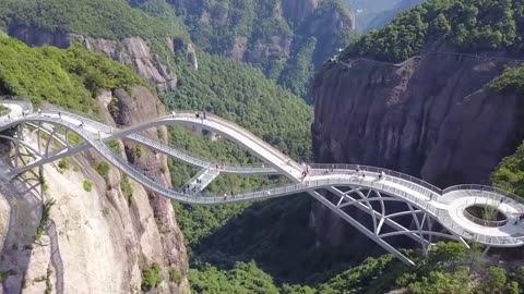 China's New Mountain Bridge BREAKS World Height Record