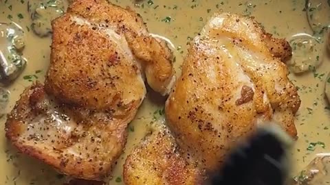 Roasted chicken in champagne sauce 🤤🤤🤤🤤