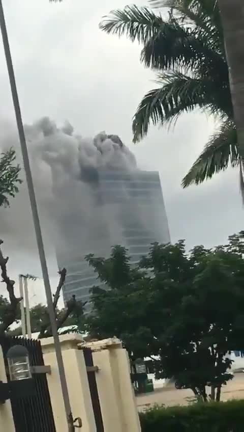 Trade Centre in Abuja, Nigeria catches on fire