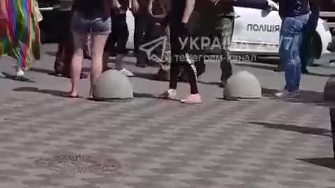 🇺🇦 Looks like they started volunteering in Kiev now...