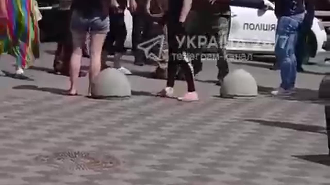 🇺🇦 Looks like they started volunteering in Kiev now...