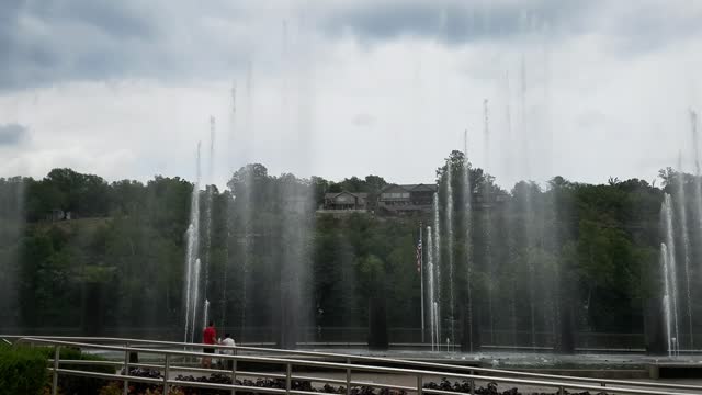 Branson Landing fountain show