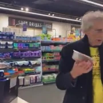 Σε κατάστημα που δεν δέχονται μετρητά προσπάθησε να αγοράσει φράουλες – “Δεν μπορείτε"