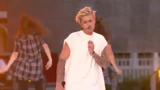 Justin Bieber - Sorry (Live From The Ellen Show)