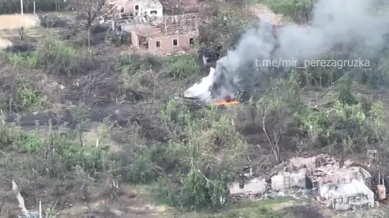 FPV Drone Burns an Abandoned Bradley IFV in the Village of Sokol