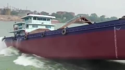 boat drop into the sea