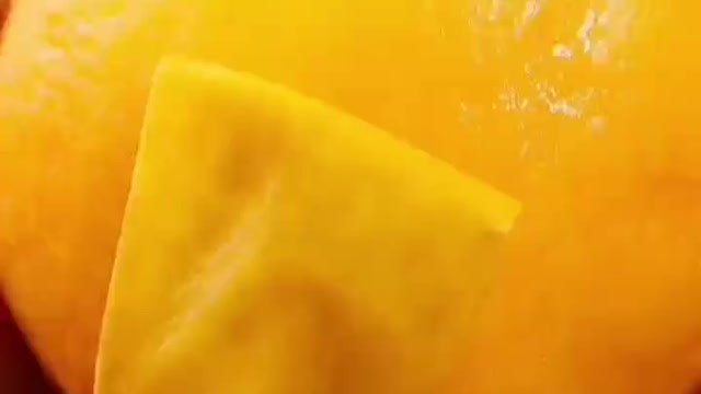 How to eat yellow peach