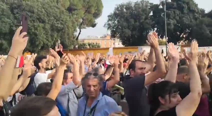 Fiumana di persone contro il Nazi pass - Roma