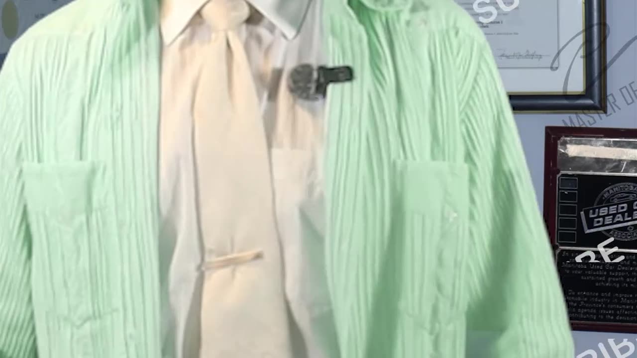 Business hand gestures! Is wale ka matlab hai "Kamar k peeche haat"