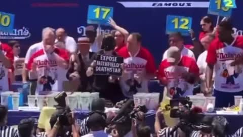 🤷Joey Chestnut Slams Protester Nathan's Hot Dog Eating Contest