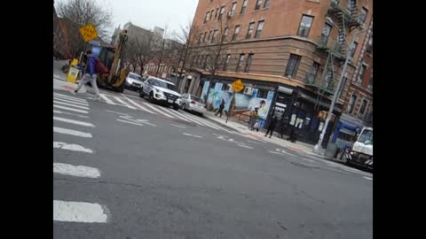 2020 0107 1136 am white van and NYPD 4763 to be the first at the scene in case of accident