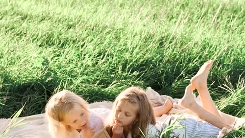kids-chilling-on-the-outdoors