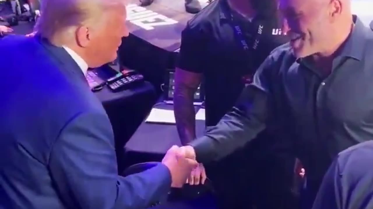 BREAKING: Joe Rogan and Donald Trump agree to a podcast. 🔥