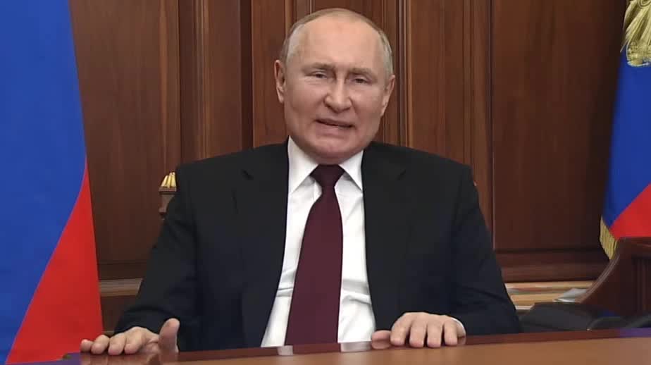 Putin decides to immediately recognize DPR, LPR sovereignty.