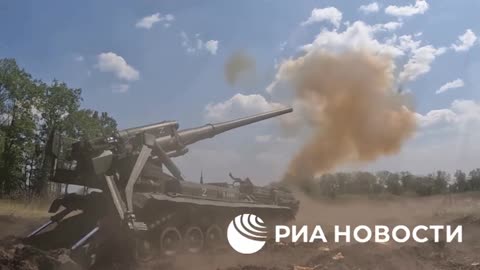 Crew of self-propelled artillery "Malka" target Ukrainian positions