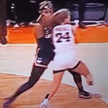 “Controversial Foul Call: UConn vs. Iowa | Final Four Drama”