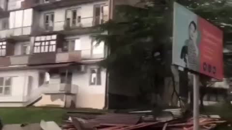 В Ткварчели снесло крышу многоквартирного дома - 22.05.2021