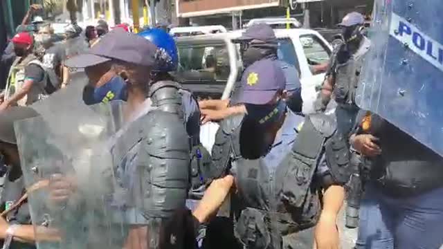 Police pushing SAFTU protesters away from Parliament