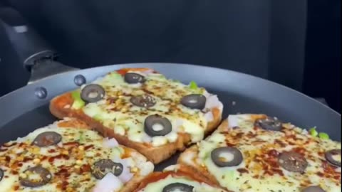 "Quick and Easy Mini Pizza Recipe for Instant Foodie Satisfaction"