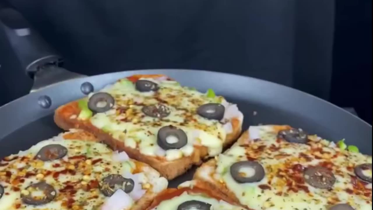 "Quick and Easy Mini Pizza Recipe for Instant Foodie Satisfaction"