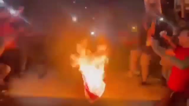 More Red Bayraks being burned in Central Baghdad by angry protesters
